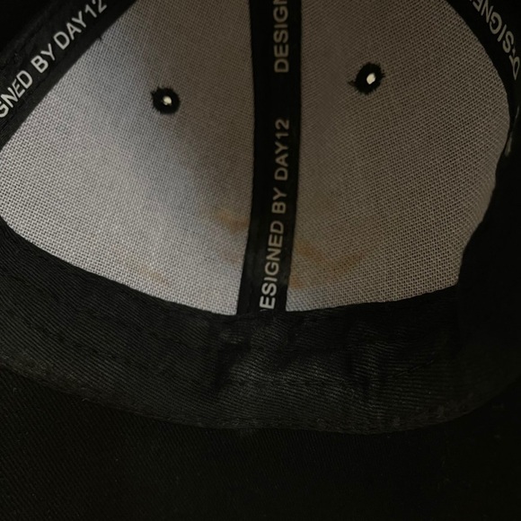 Black cap 🧢 (Unisex) - Picture 3 of 3